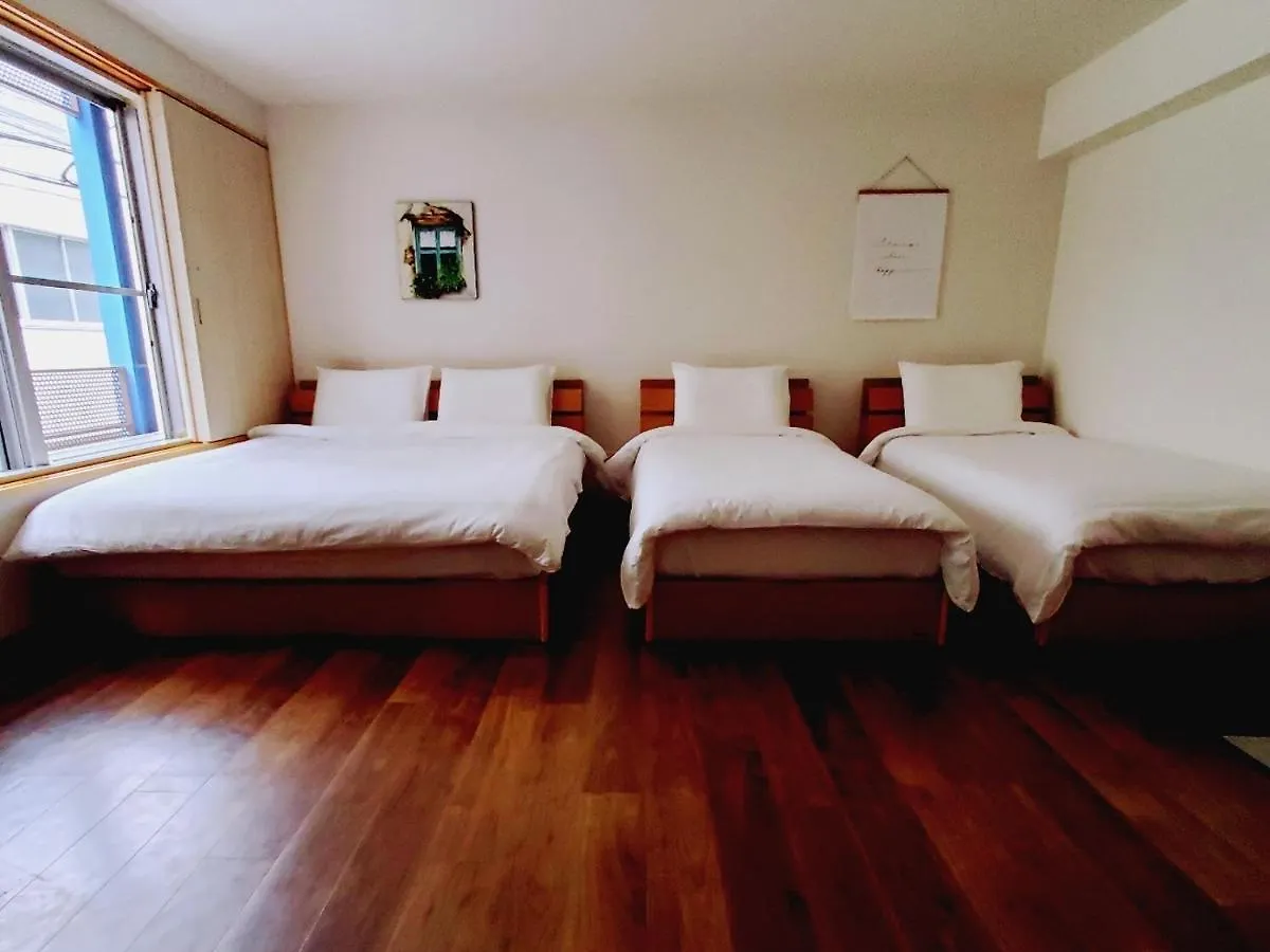 Rooms Tokyo 2*,