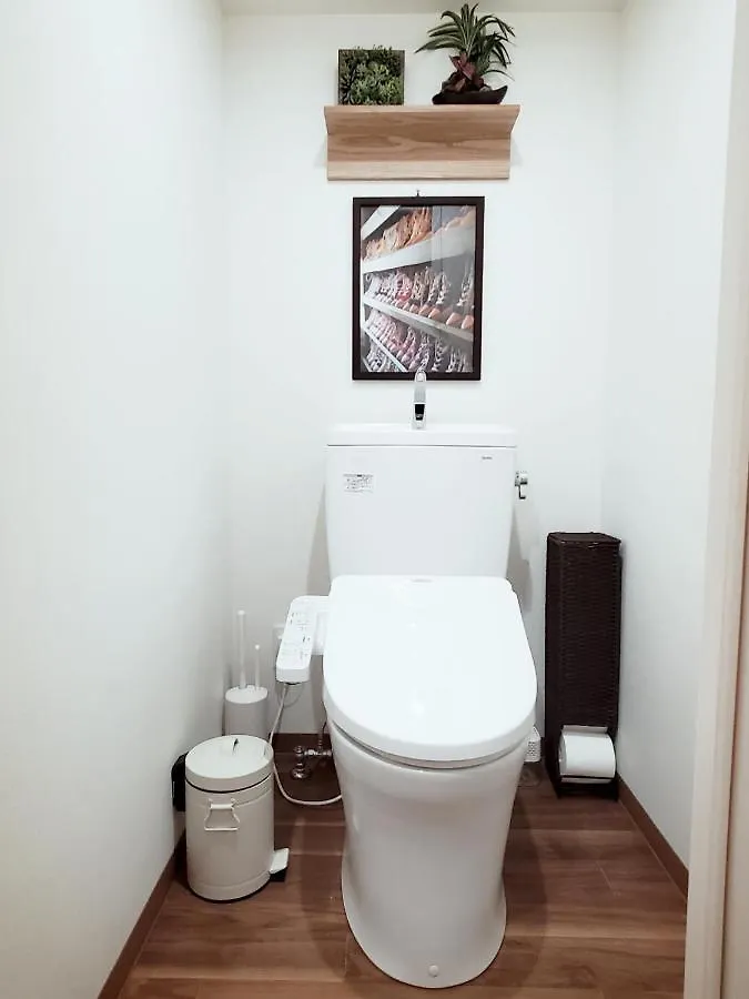 Rooms Tokyo 2*,